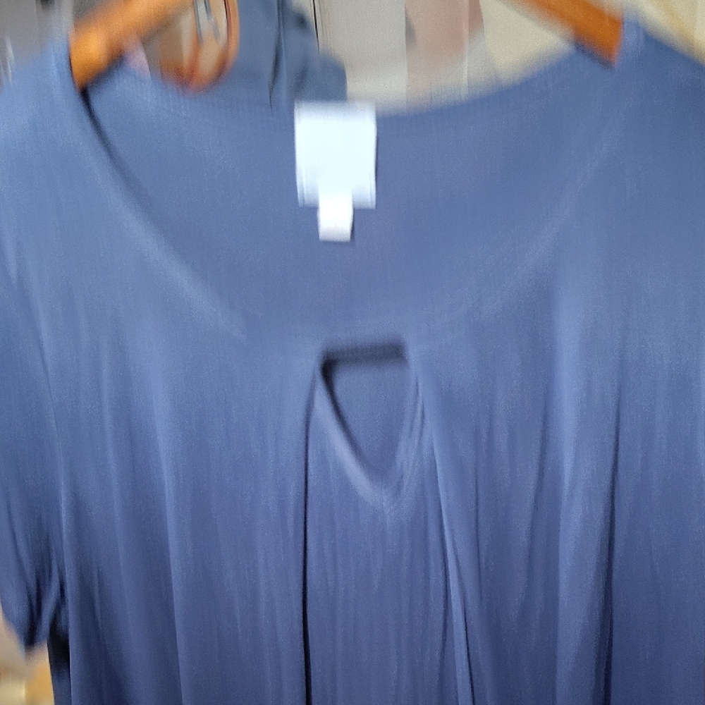 Sunday Navy Keyhole Short Sleeve Top, EUC - Picture 3 of 5